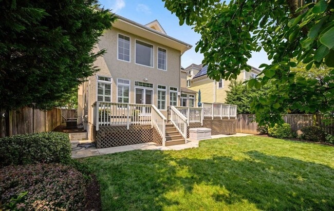 Building Photo - Sunny, Spacious, & Spectacular