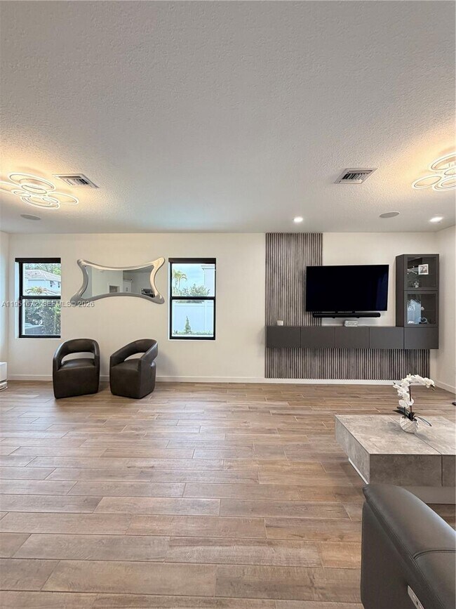 Building Photo - 7126 Rockwood Rd