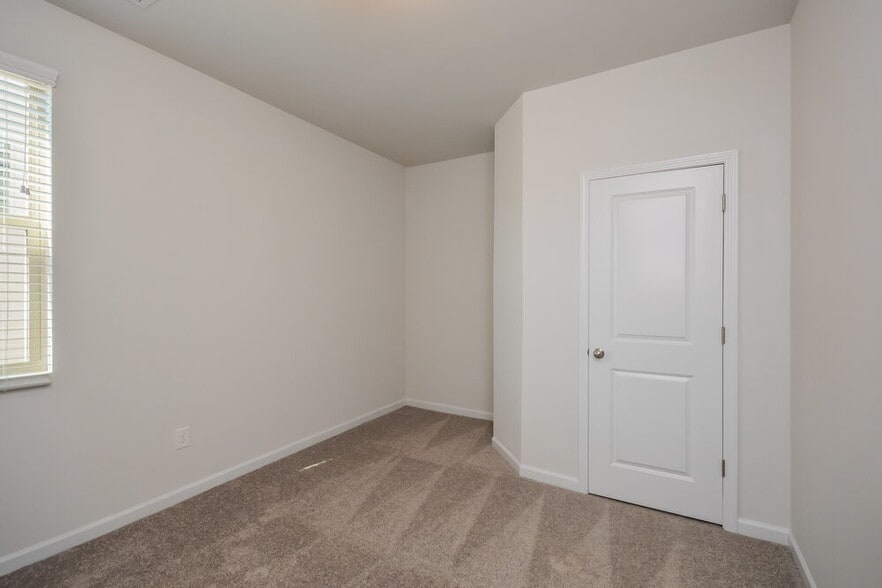 Building Photo - 621 Moorings Ave