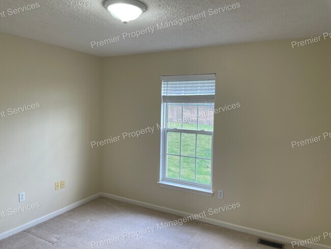 Building Photo - 709 Williamsburg Ct