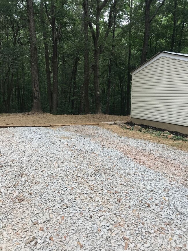 Building Photo - For rent: Madison county-Colbert, GA - Two...