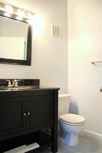 Building Photo - 25 Bow St