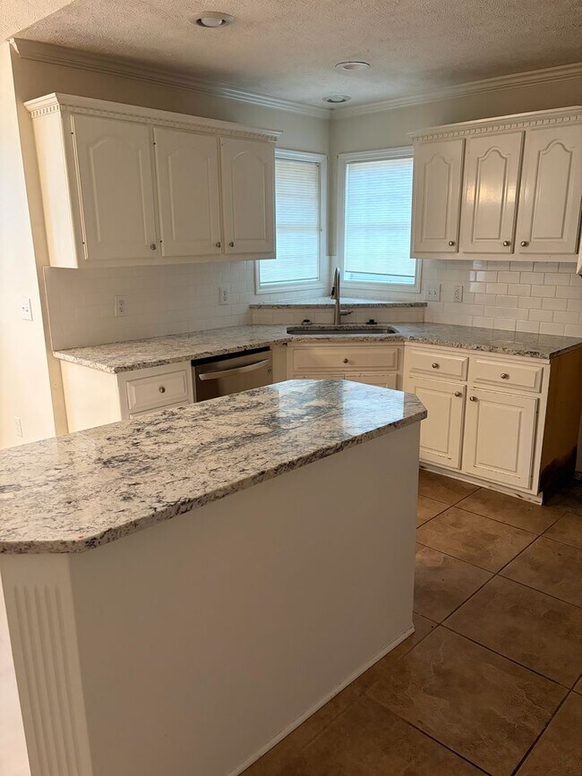 Building Photo - 2 story 3 bed/ 2.5 bath home