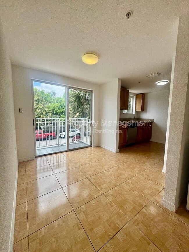 Building Photo - 498 SW 6th St