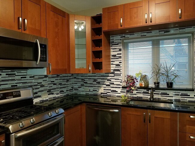 Building Photo - 6826 N Knox Ave