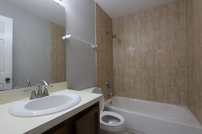 Building Photo - Beautiful 3B/2B Home in Minneola!