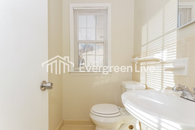 Building Photo - 3842 Kipling Ave