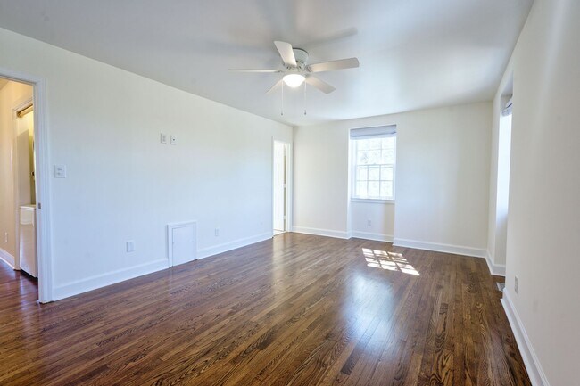 Building Photo - 420 Linkhorn Dr