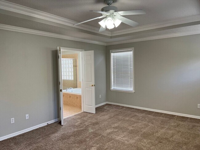Building Photo - Stunning Windermere Home in Gated Communit...