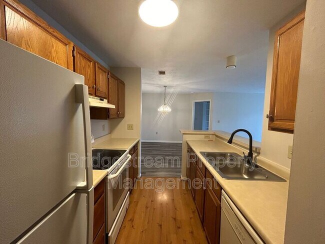 Building Photo - 6615 Hedington Square