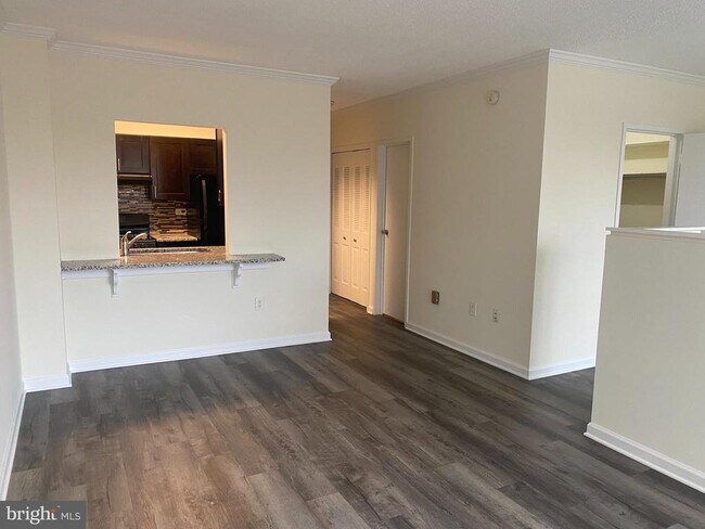 Building Photo - 4141 Henderson Rd