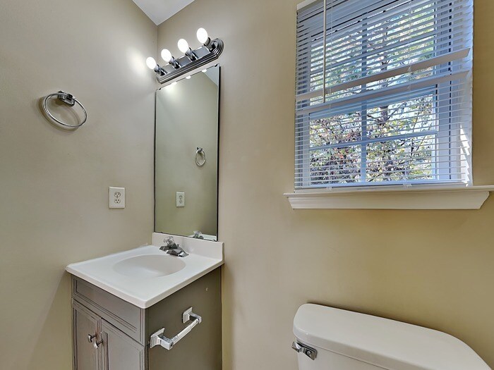 Building Photo - 6227 Dumont Ln