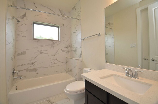 Building Photo - 2616 Riverside Dr