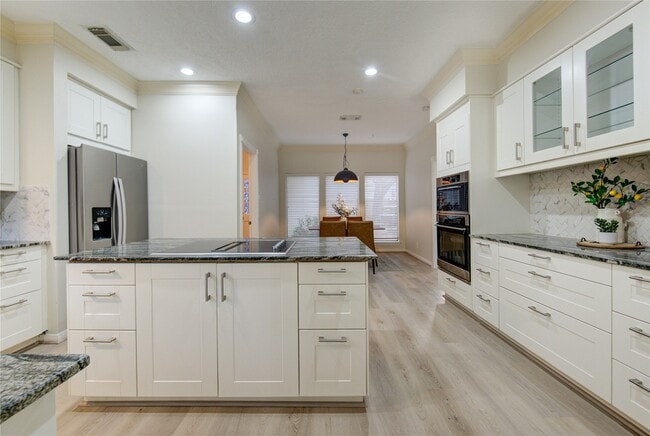 Building Photo - 714 Last Arrow Dr