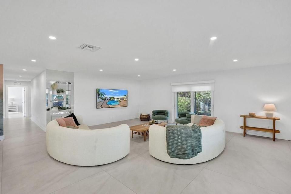 Building Photo - 5581 NE 31st Ave