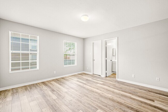 Building Photo - 7811 Kingsbury Wood