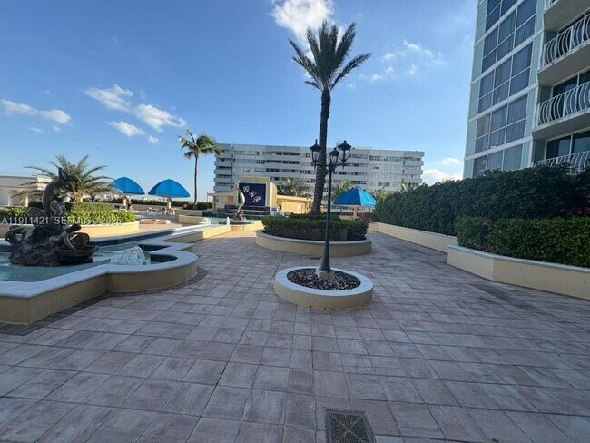 Building Photo - 7601 E Treasure Dr