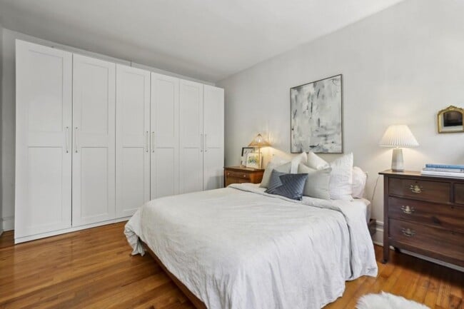 Building Photo - 70 Sheridan Dr NE