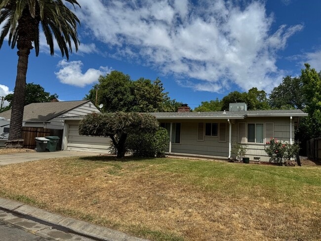 Primary Photo - Cute 3 Bedroom Home Close to Shopping