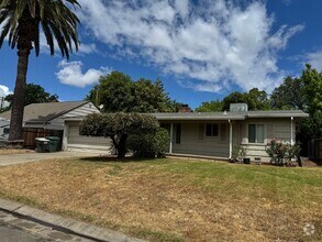 Building Photo - Cute 3 Bedroom Home Close to Shopping