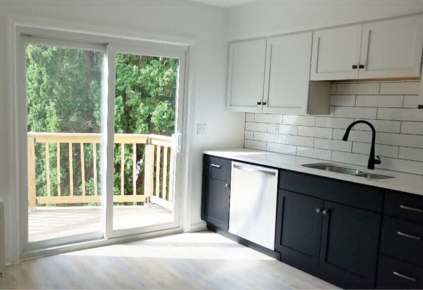 Building Photo - 586 Peachview Ln