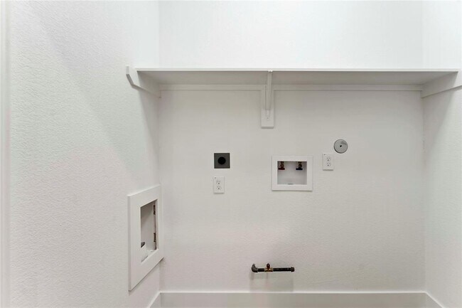 Building Photo - 9227 Ashville Dr