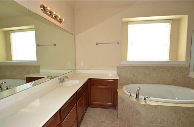 Building Photo - 7219 Pearl Terrace Ln