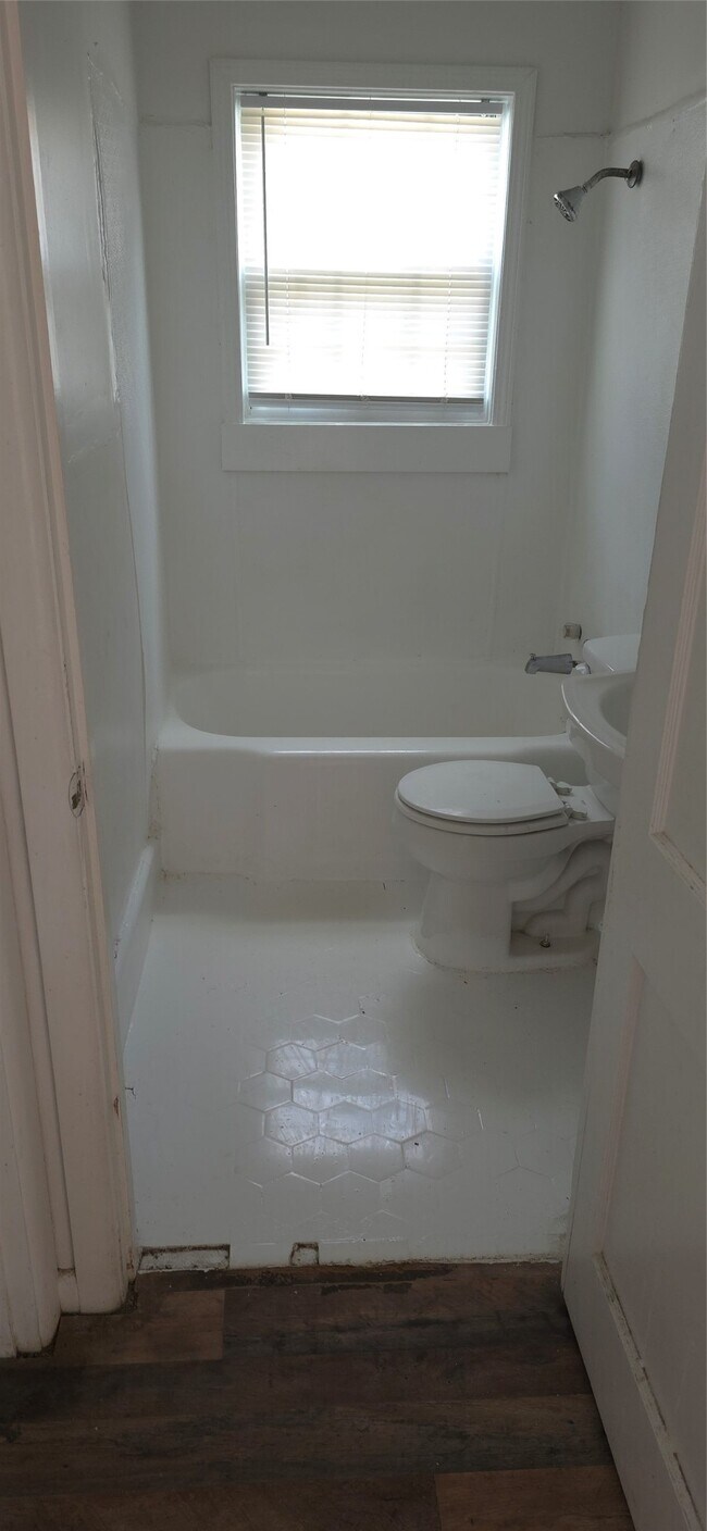 Building Photo - 2811 Iola St