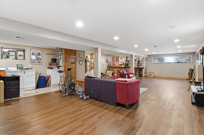 Building Photo - 5363 N Mont Clare Ave