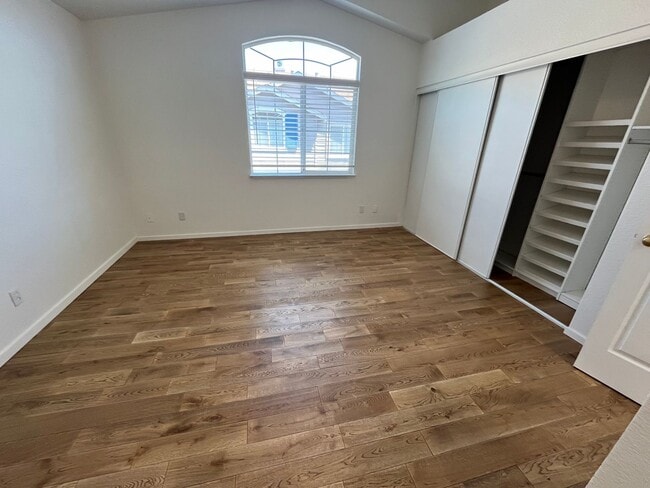 Building Photo - Two Bedroom Townhouse in Dublin!!
