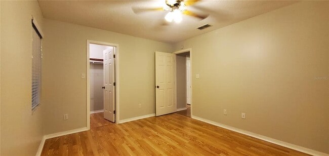 Building Photo - 913 Palm Forest Ln