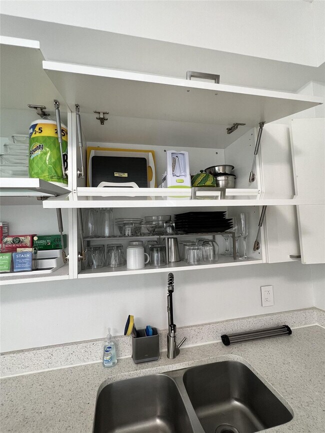 Building Photo - 133 NE 2nd Ave