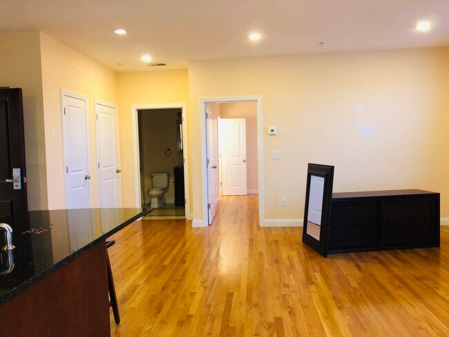 Building Photo - 100 Fellsway W