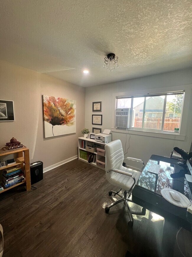 Building Photo - Single Level Home on Large Lot and Cul De Sac