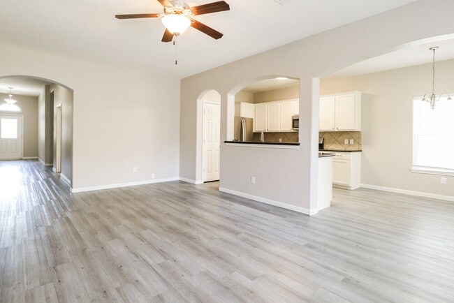 Building Photo - 18460 Sunrise Maple