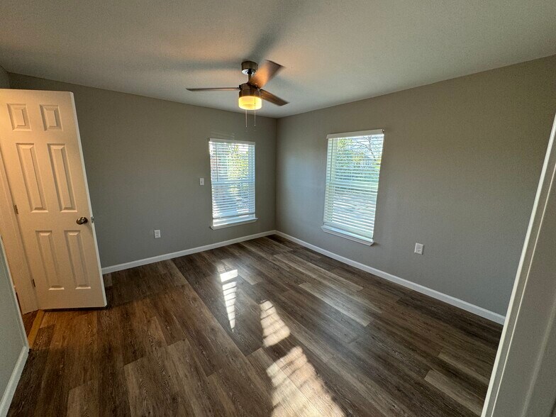 Building Photo - 1210 Southey St