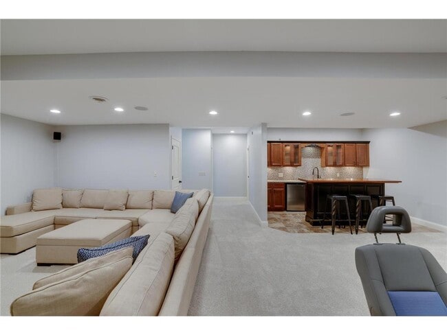 Building Photo - 645 Ramsey Cir