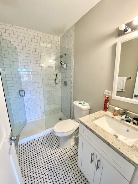 Building Photo - 1854 W 18th St