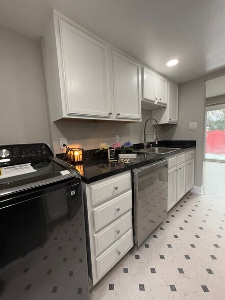 Building Photo - 2819 Banks Ct