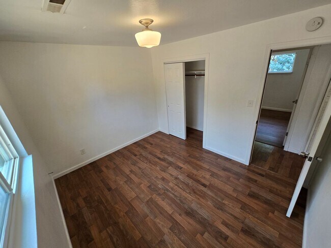 Building Photo - West-Flagstaff 4bd/2ba House Near NAU & CCC -Students & Pets OK!! Avail. July 10th!