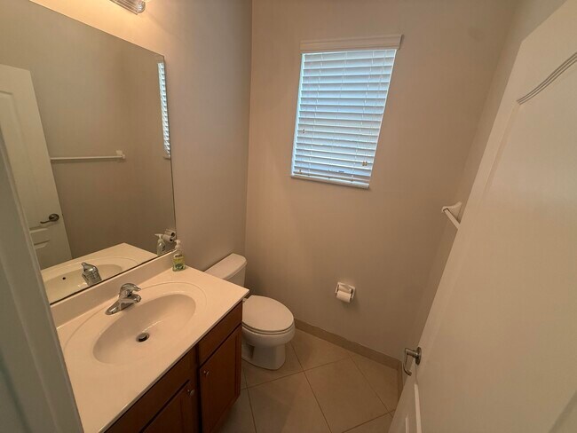 Building Photo - 9519 SW Merlin Ct