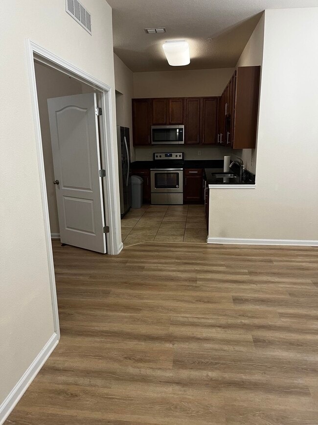 Building Photo - 2109 Golden Lake Loop