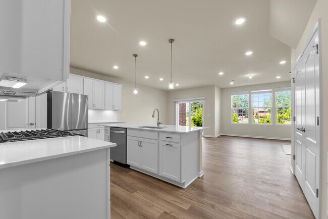 Building Photo - 104 Addison Cir
