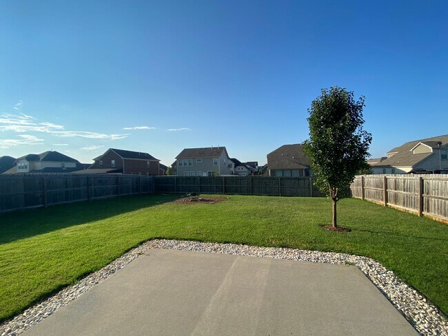 Building Photo - Amazing Murfreesboro Location / Fenced in Yard / Back Patio / Tons of Storage / Upstairs Bonus Ro...