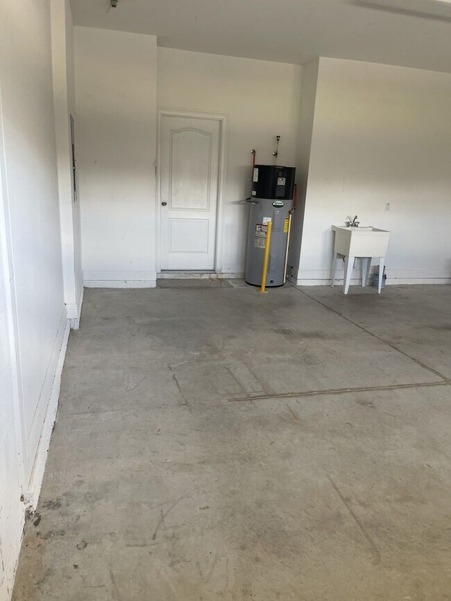 Building Photo - Paradise, Tranquility & Convenience — A Must-See Home in The Reserve at Minneola