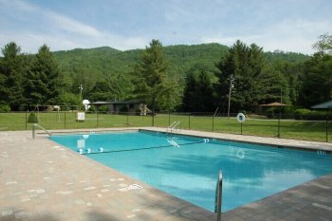 Building Photo - 196 Trout Pond Ln