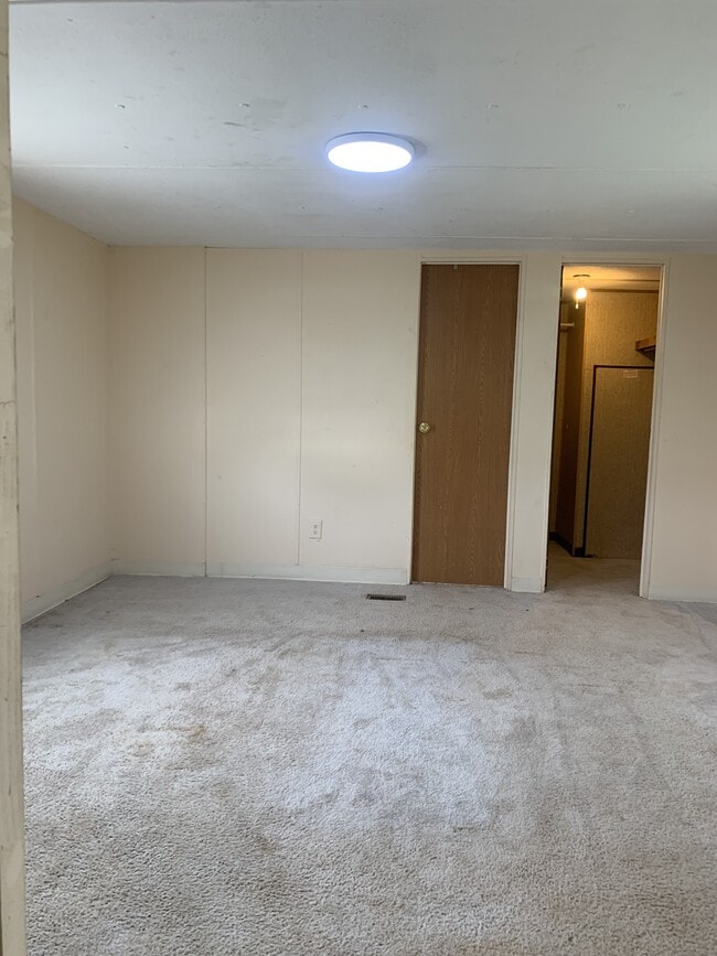 Building Photo - 1713 Roscoe Howey Rd