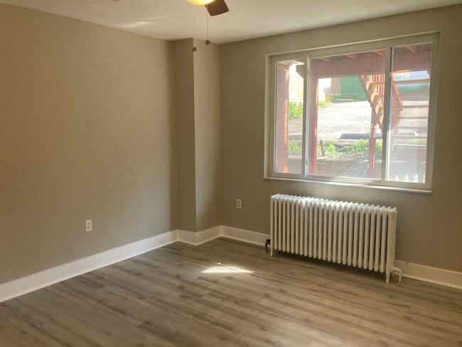 Building Photo - 927 Brookline Blvd
