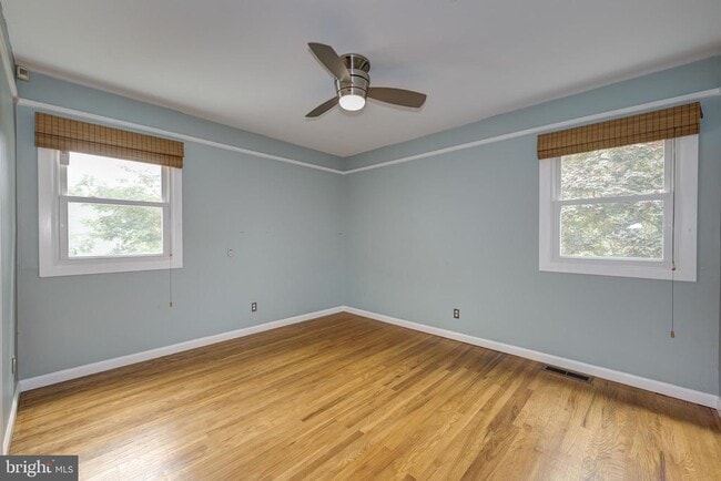 Building Photo - 1717 Country Club Dr