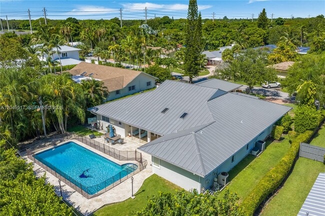 Building Photo - 14601 Pompano Dr